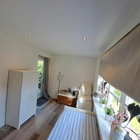 Shared Fieldsight - A Shared No Breakfast Homestay *